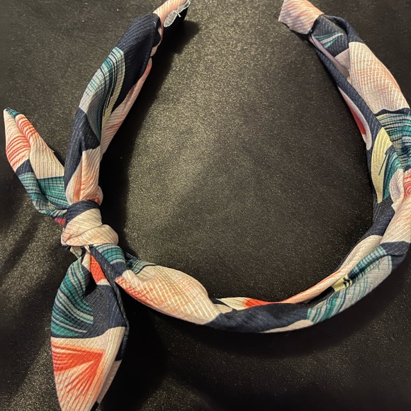 🌟Pick Any 2/$12 Sale NWOT Headband - Picture 2 of 2